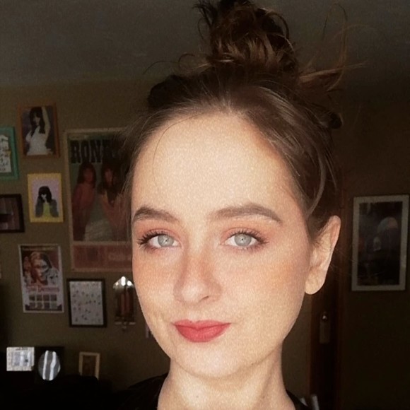 Meet your Posher, Izzy m. - Picture 1 of 1